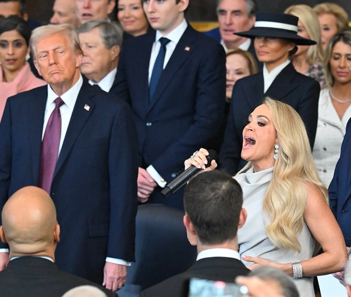 La façon dont #Trump regarde #CarrieUnderwood MDR #TrumpInauguration #Trump2025