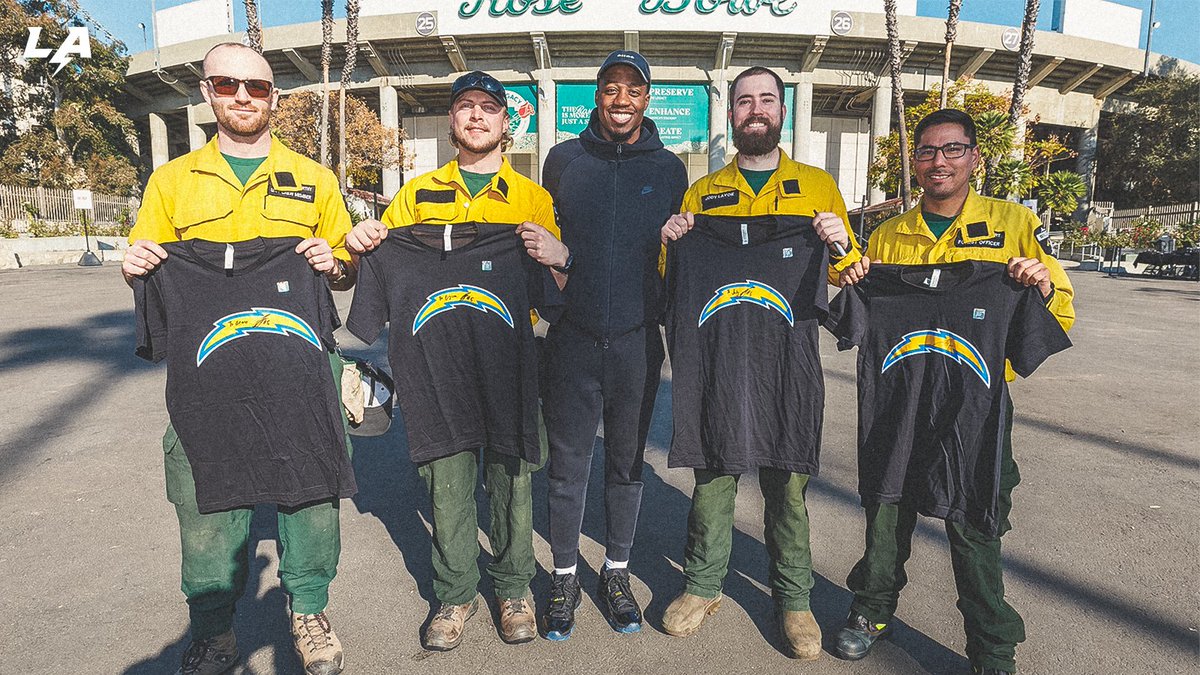 chargers's tweet photo. supporting our canadian heroes fighting the eaton fire 🤝 https://t.co/WG2zF5Gf11