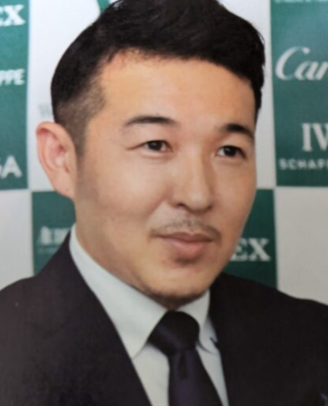 アクセスジャーナルのZ李関連記事のネタ元は詐欺師の坂梨兼太である事が取材で明らかになった。タレコミを信じて記事を書く事が問題と言っているのではなく、山岡俊介と堀川嘉照、牧康雄に至っては記者にとって最重要である「情報元の秘匿」を出来ない事にある。