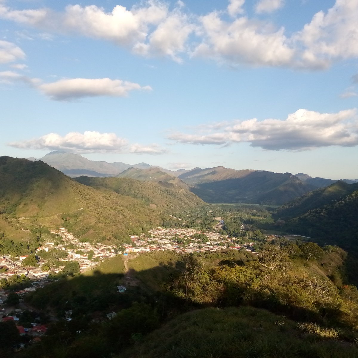 victor_danielbv's tweet photo. San Antonio de Capayacuar Municipio Acosta estado Monagas.
#zonaverde #municipioverde #naturaleza https://t.co/w6Xc7RjOyC