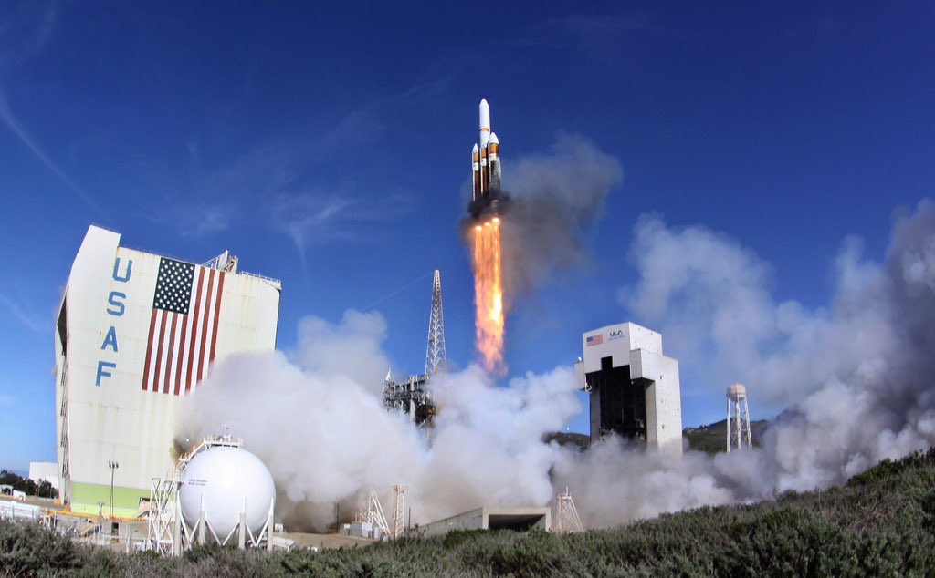 billmeco's tweet photo. #OTD 14 years ago the 1st #DeltaIV Heavy #launched from #SLC6 carrying the #NROL49 #payload for the #NatReconOfc #VSFB https://t.co/727CMq4dnZ https://t.co/l9JeCpMJlL
