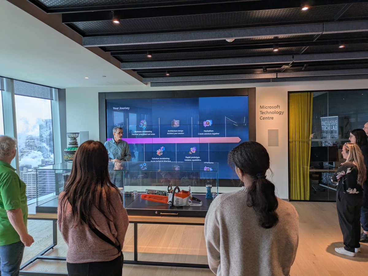 YRDSBPathways's tweet image. 🌟 Excited to be at the Microsoft headquarters in Toronto! 🌟 We’re diving deep into the future with insights on AI, career-connected learning, and the skills you’ll need to stay ahead. Ready to transform your career? Let’s learn together!#futureskills #AI #yrdsbpathways #yrdsb
