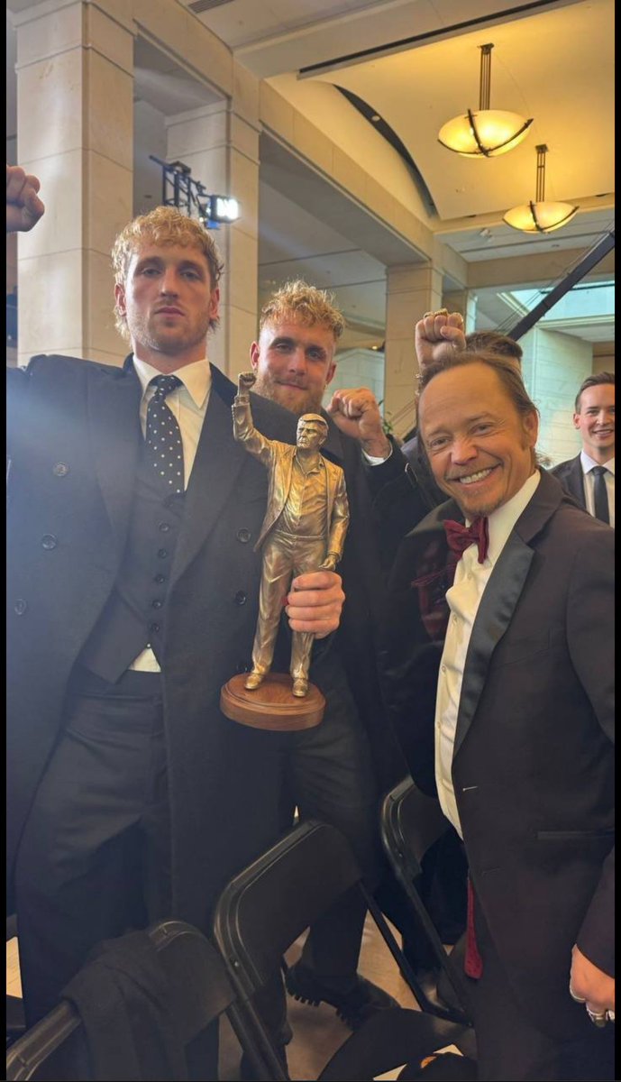 triplethreatty's tweet photo. IF THIS PICTURE ISN'T ENOUGH FOR YOU TO BUY $DC THEN IDK WHAT IS https://t.co/Zmzccp9v80