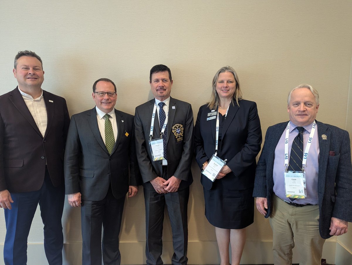 Thank you to <a href="/MikeSchreiner/">Mike Schreiner</a> and the <a href="/OntarioGreens/">Green Party of Ontario</a>   caucus for meeting with the WOWC at #ROMA2025. We value the opportunity to connect and discuss the unique challenges facing rural communities across Western Ontario. #OnMuni #Onpoli