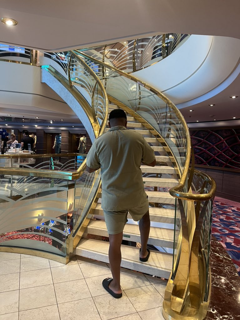 flavinhojr01's tweet photo. 🚢 https://t.co/JziukpIBUp