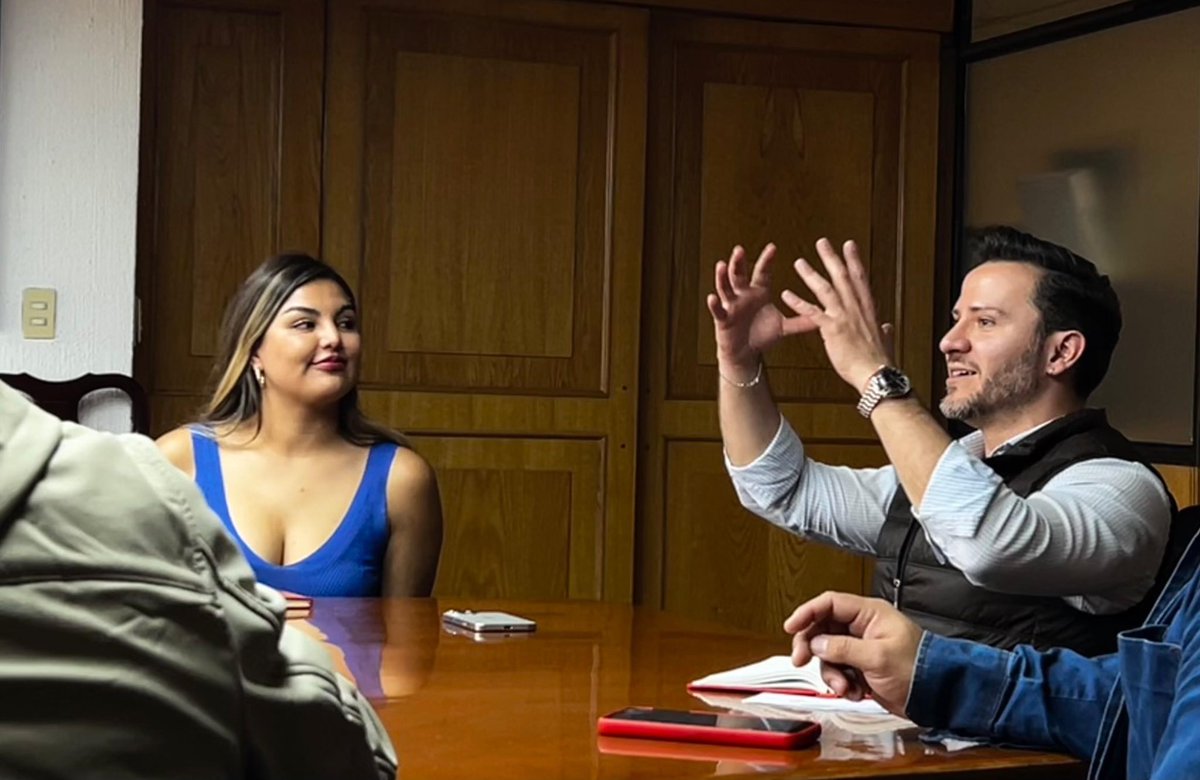CFilmaCDMX's tweet photo. En continua colaboración con los vecinos de corredor Hipódromo, Roma y Condesa, en reunión con sus COPACOS.

#EnCDMXsíCFILMA https://t.co/8l95s71tfc