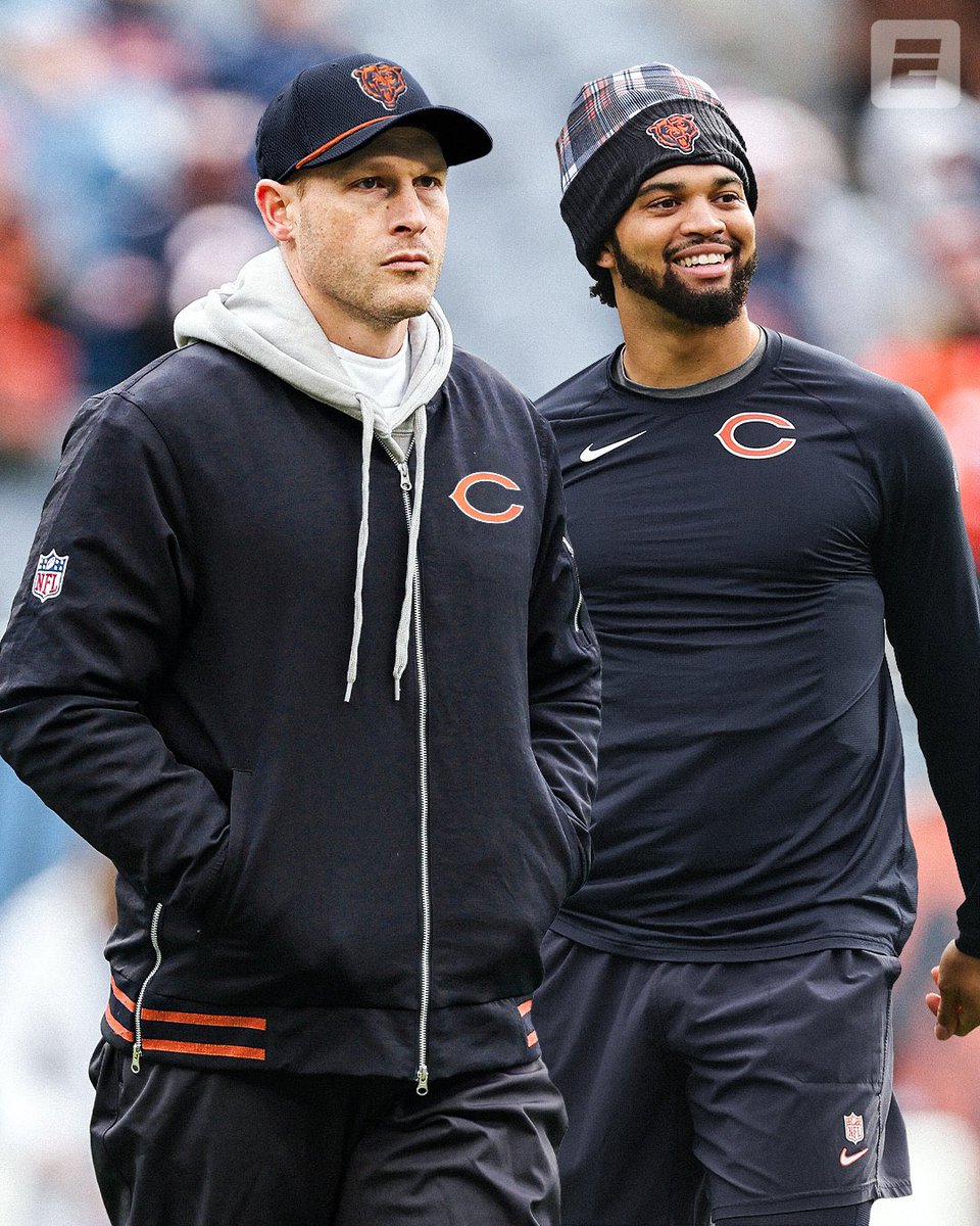 ethanandrewking's tweet photo. THE GOLDEN AGE OF AMERICA BEGINS TODAY #DaBears @ChicagoBears https://t.co/aWFvuemvHk