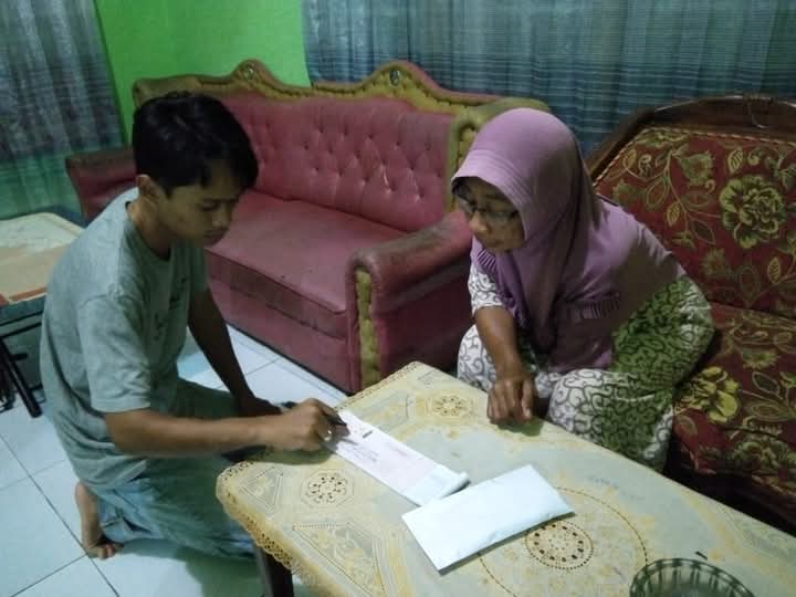 Sinhardjun's tweet photo. Senin (13-01-2025) @Sinhardjun
Luhkan Kota Ternate mendata  melaporkan bantuan dana dari CSR Pertamina Jambula untuk pembangunan Rumah produksi Pokahsar  Mario Jaya  Kel Jambula, Kec. Pulau Ternate #GiatLuhkanSatminkalAmbon #puslatluh #luhlapor #Ternate https://t.co/Aqj6emZXmk