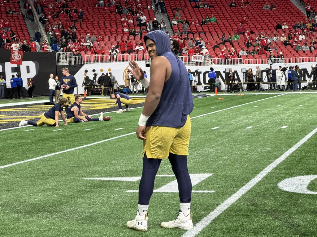 The first two offensive linemen on the field for Notre Dame:

Charles Jagusah and Aamil Wagner.

#GoIrish  #NationalChampionship