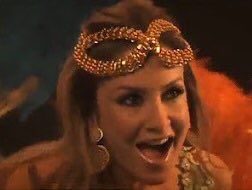 centralbolhas's tweet photo. Qual desses dois clipes engavetados vocês gostariam de assistir? 

As Máscaras 3D ou Verão dos Meus Sonhos? 🥹🤏🏼 https://t.co/wl9yVmY28F