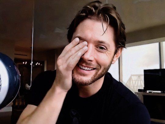 Meet Jensen Ackles! 
( ~ a thread 🧵)