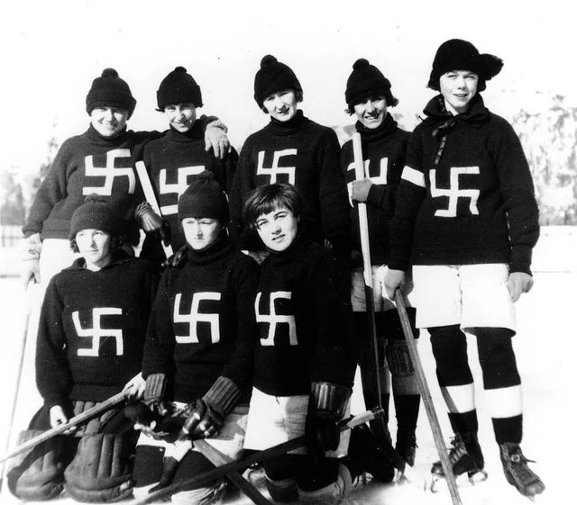 historyinmemes's tweet photo. The Fernie Swastikas, Canadian Hockey team, 1922. Back in those pre-nazi days the swastika was a symbol of good luck and friendship in North America. https://t.co/ykt9ZLiylg