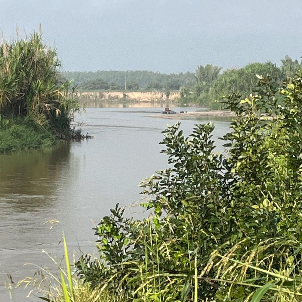 DENUNCIAMOS el aumento de la minería ilegal de oro y destrucción del medio ambiente en el río Cauca, mpios de Villa Rica y Jamundí.  Grave riesgo de líderes sociales y defensores-as del territorio <a href="/CRCcauca/">Corporación Autónoma Regional del Cauca CRC</a> <a href="/MovNalAmbiental/">Movimiento Nacional 🇨🇴 Ambiental</a> <a href="/MinAmbienteCo/">MinAmbiente Colombia</a> <a href="/CvcAmbiental/">CVC</a>