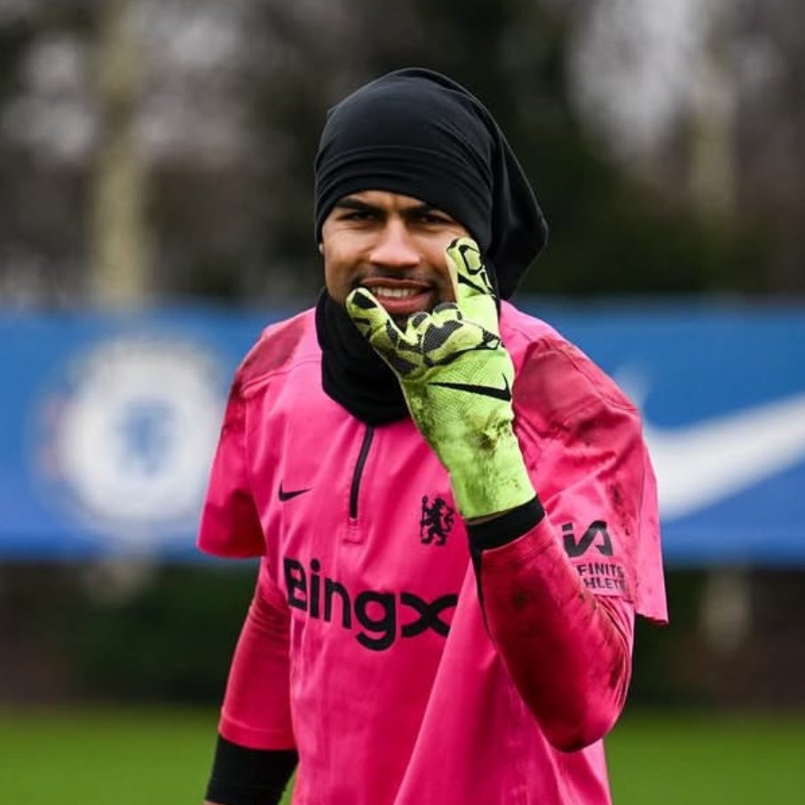 FabrizioRomano's tweet image. 🚨🔵 Enzo Maresca backs Robert Sanchez again: “You mention mistakes, but… how many did he save us, I think more than four yes?”.

“No problem, everyone makes mistakes!”, told Sky.