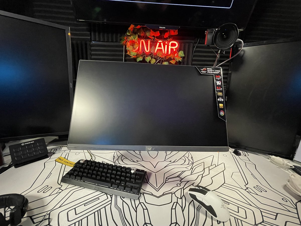 CGN LeeoV tweet media