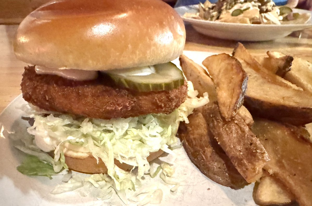 The Hot Chicken Sandwich at Reverie is a newer addition to the menu, if I’m not mistaken. Instantly one of my faves there.  #vegan