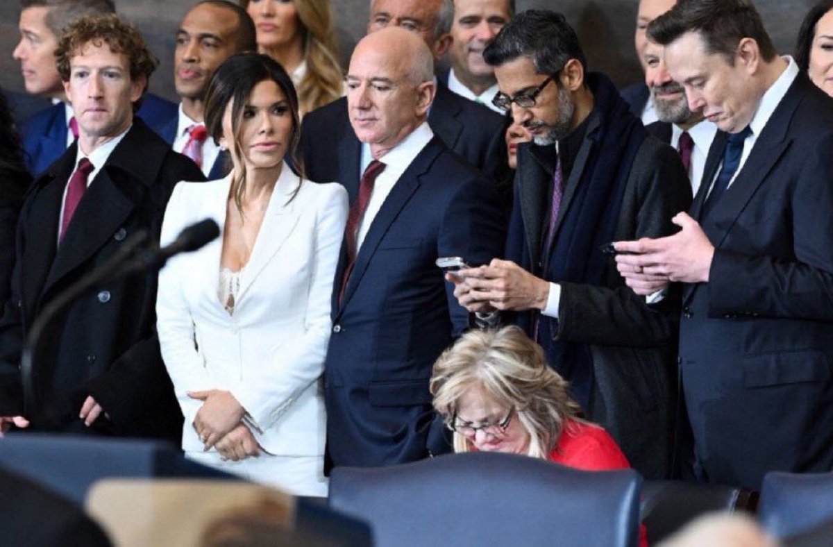 BWiydorven's tweet image. The most expensive picture in the world as we speak !!!
 $1 trillion worth and more 🤯🤯🤯
#Trump2025 #ElonMusk2025