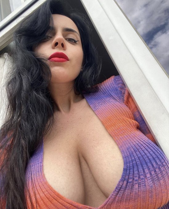 María Riot - boobs. that’s it. ❤️‍🔥 https://t.co/kfHkxB5n25