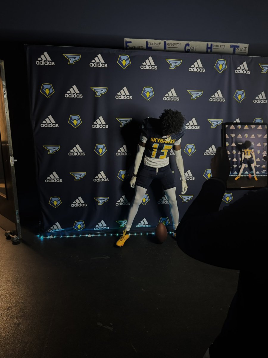 JHenderson7_'s tweet photo. Had a great visit with @PointFootball !! Thankful for everything @AlcovyFootball @CoachKenLucky @Coach_Pickett4 @coachFortson35 @CoachHenderson0 @LonzoHarris1 @CoachTurk_ https://t.co/8TNF3hSDLL