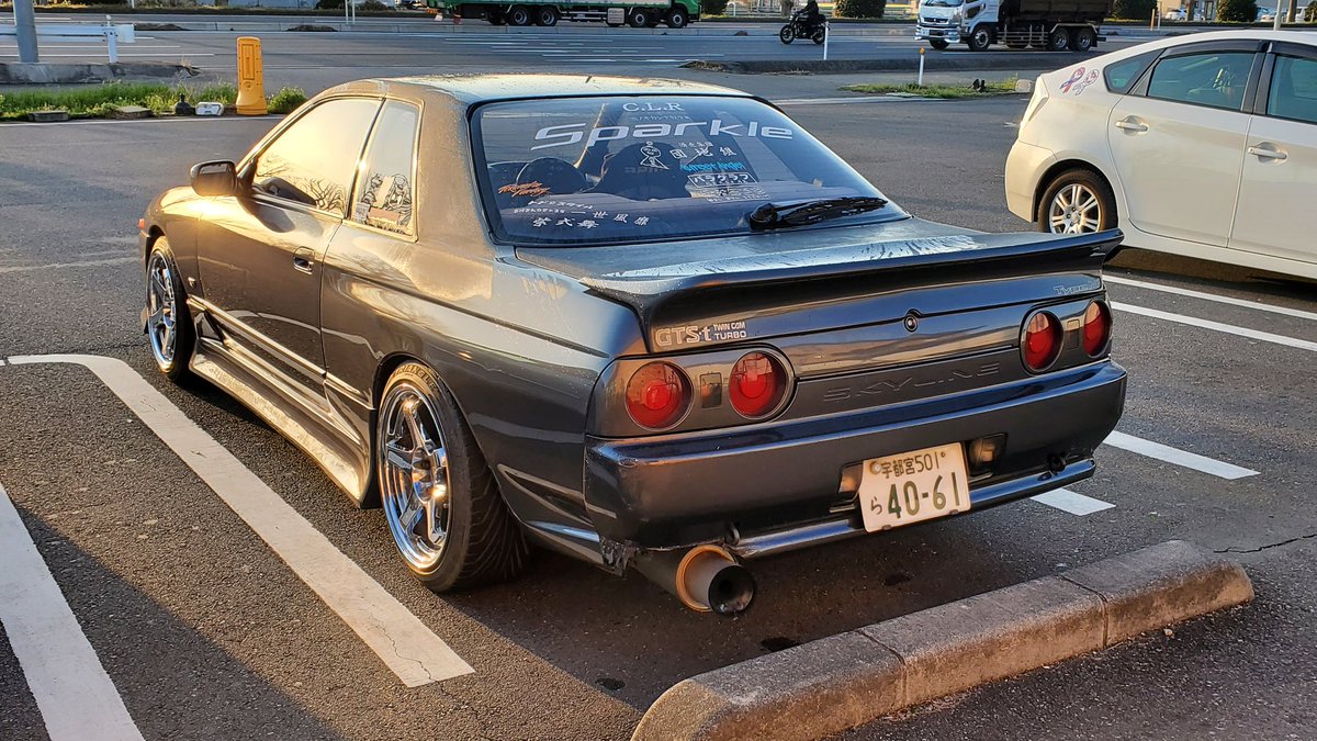 tobaTskyliner's tweet photo. 現状は
前にユーラスのメッキホイール
後ろにシルバーのAVSのVS5
エアロは写真の通り
左のリアフェンダーが写真のように凹んでます
前置きインタークーラー https://t.co/auJtZkoAj9