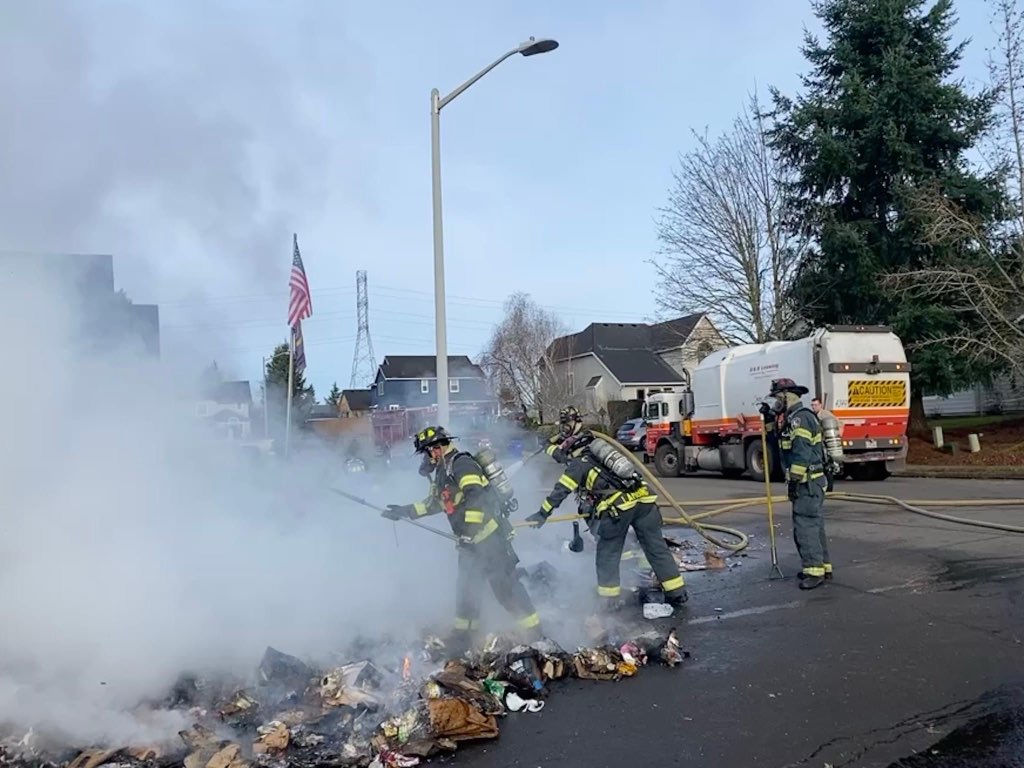 clackamascounty's tweet photo. This past week three fires were caught in garbage and recycling trucks before they became serious. The culprits: a power tool, electric vacuum and an unidentified battery. Please recycle your batteries properly! https://t.co/hm7qTLz5Ur. Image from a 2023 #ClackCo battery fire . https://t.co/ai6eno9QMc