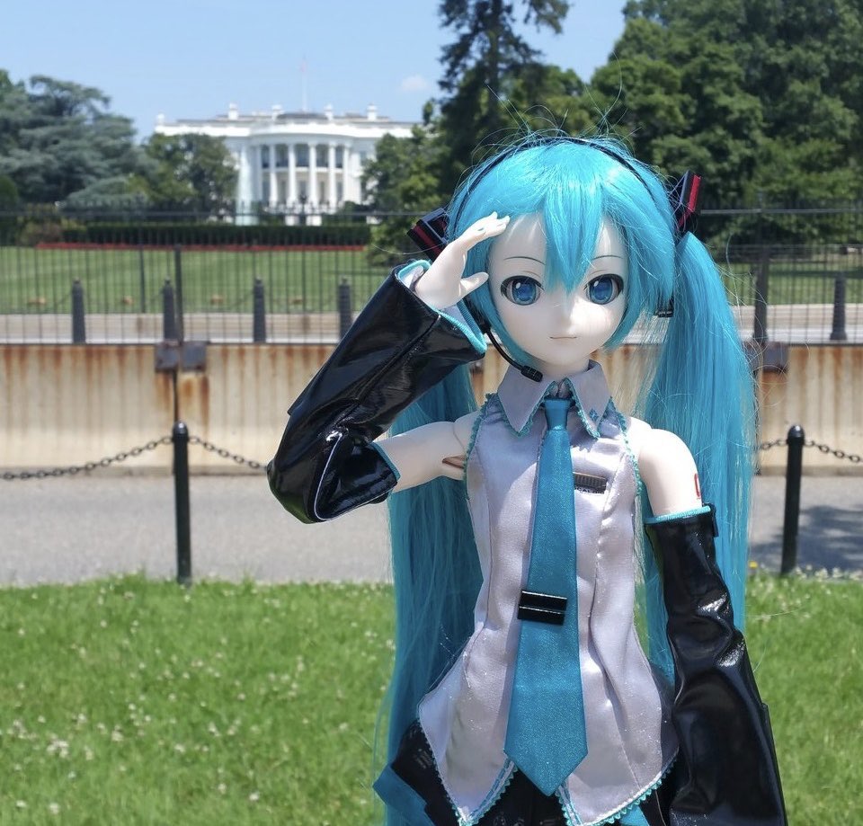 Hatsune Miku has been sworn in as the 47th President of the United States 🇺🇸
