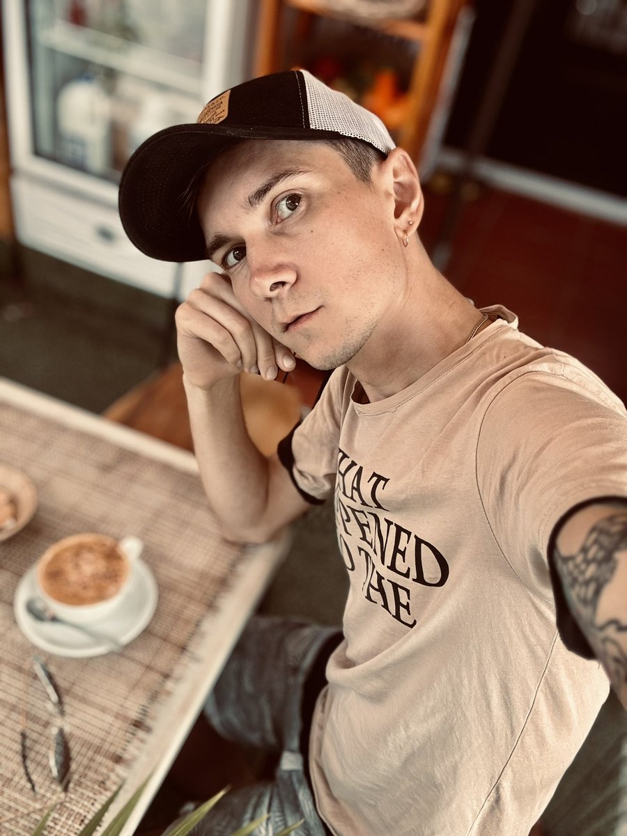 NickSomnus's tweet photo. I have coffee here, but I'm not sure if there's milk in it🥛. Barsta winked at me intriguingly 😉💦 https://t.co/7OpRysNBL7