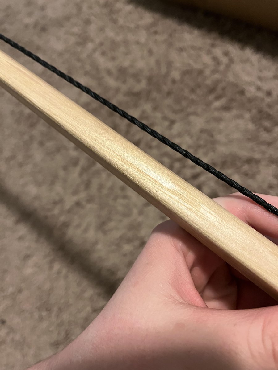 ArcheryHeaven's tweet photo. Is this a small crack or just the wood grain? [by mormegilcuthalion]
  
 #archeryLove #archeryAddict https://t.co/U2aUyv0L5R