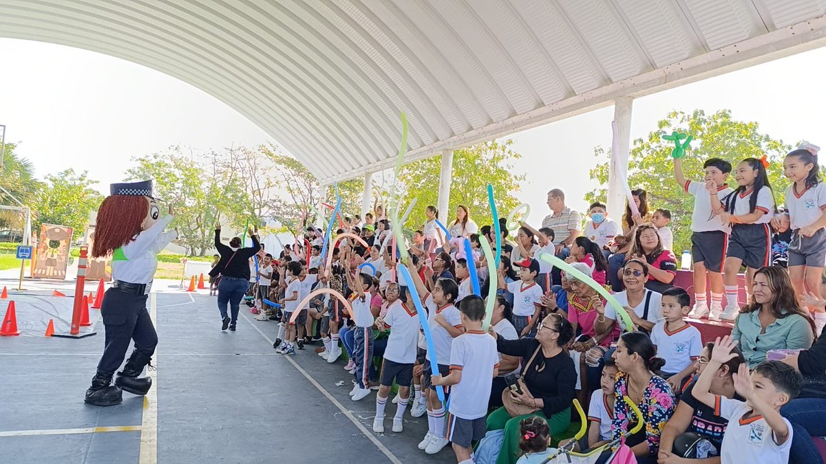 SP_Veracruz's tweet photo. Realizamos la Feria de Seguridad y Cultura Vial 🚦✨ en el municipio de Medellín, donde contamos con la participación de cerca de mil personas.

¡En @ssptransitover reafirmamos nuestro compromiso de fortalecer la educación vial en todas las edades para prevenir accidentes! 🙋🙋🏻‍♀️🙋🏻‍♂️ https://t.co/7laINctzMe