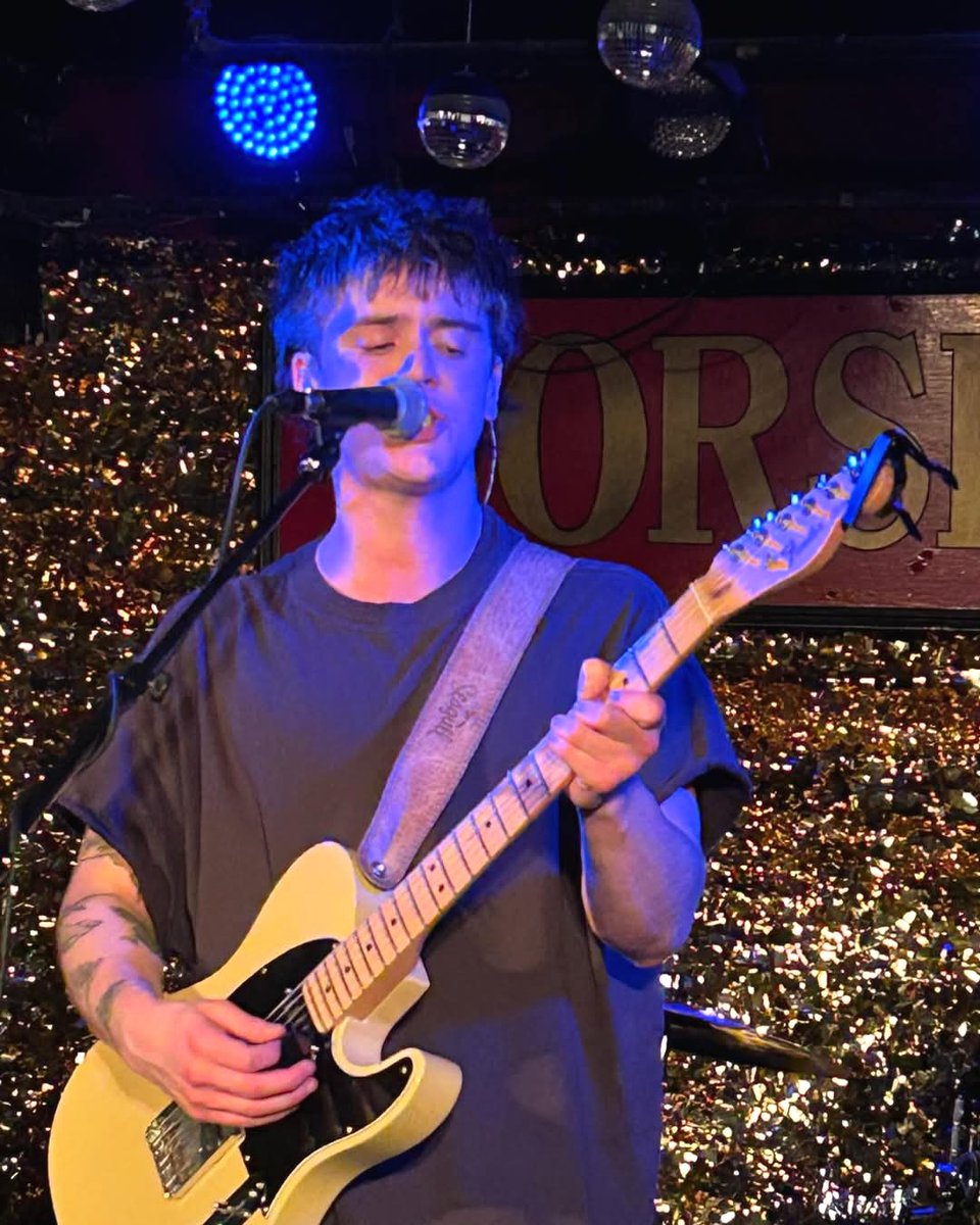 MoVernie's tweet photo. KEY Highlights of #landongamble live performance at Horseshoe Tavern.
#StrutEnt #LandonGamble #HorseshoeTavern #Toronto #Music #MoVernie https://t.co/Vs0mVR9Qgm