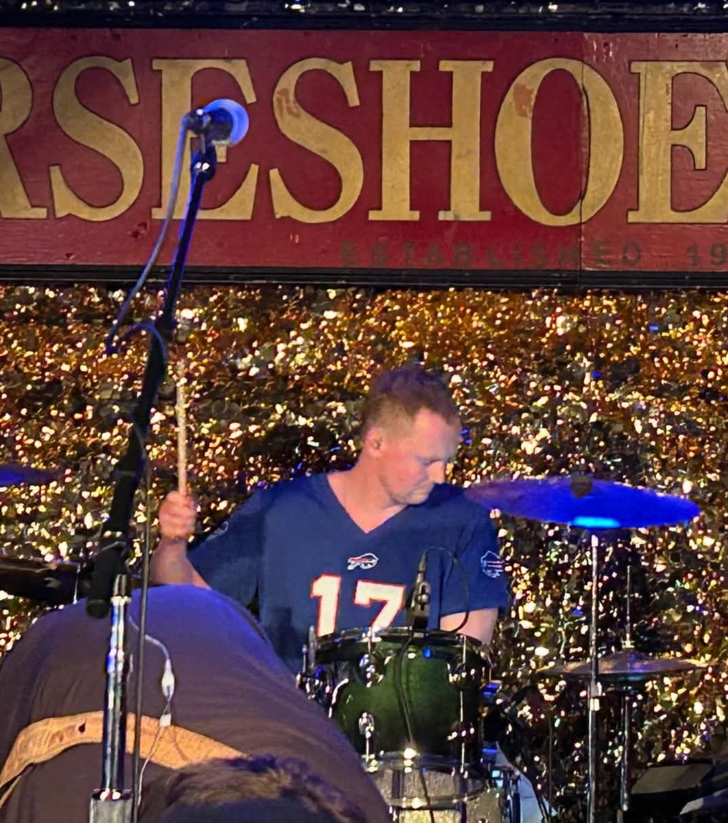 MoVernie's tweet photo. KEY Highlights of #landongamble live performance at Horseshoe Tavern.
#StrutEnt #LandonGamble #HorseshoeTavern #Toronto #Music #MoVernie https://t.co/Vs0mVR9Qgm