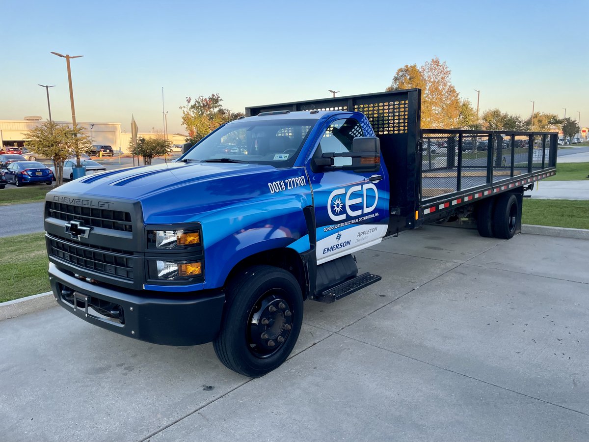 Wrapture's tweet photo. You won't miss big girl on the road!  After a crash repair we've got this one looking like new again for @CEDBatonRouge https://t.co/0pbHxmwZap