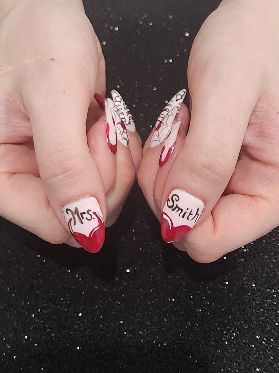 WednesdayA_SG's tweet photo. My nail tech vs. other techs 🫨💅#mynailtech #nails #nailart #valentinenails https://t.co/LLVkM1Lg6K