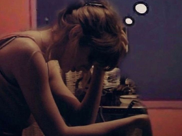 qual a graça de usar saia se não tem ela pra levantar e enfiar 2 dedos em mim