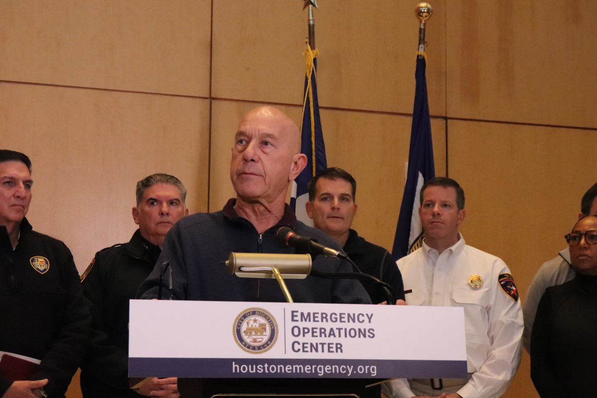 HoustonTX's tweet photo. “You’ve got about two hours to do your last minute shopping, get off the roads and stay home for about the next 48 hours. This is a serious, life-threatening arctic  blast,” @houmayor Whitmire, as he stands with first responders and emergency management officials to update the public on the weather.
Watch live.  https://t.co/HD0Vjr18E9