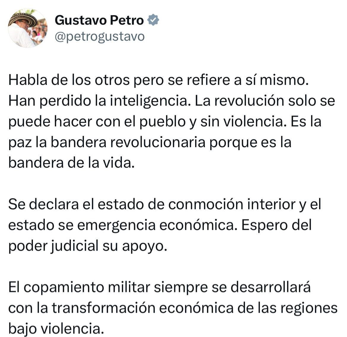 MariaFdaCabal's tweet photo. Para Petro la Conmoción Interior que debió decretar Iván Duque era dictatorial pero la de él sí es necesaria. 

Aquí los estados de Emergencia parecen más un capricho para gobernar por decreto que una salida a la situación que el mismo Petro ha provocado. 

Recordemos que la emergencia económica en la Guajira terminó con el más grande escándalo de corrupción de los últimos años en Colombia. Petro recuerde lo que hicieron con la UNGRD.