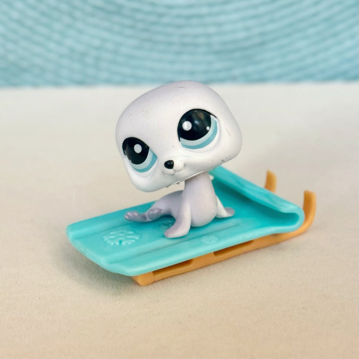 ToastySquirrel's tweet photo. A very frosty fortress it is out there today, but this little guy doesn't mind. 🦭❄️ https://t.co/6vXjPVg5lr

#Etsy #LPS #LittlestPetShop #Seal #Collectibles https://t.co/wHtipmZnYT