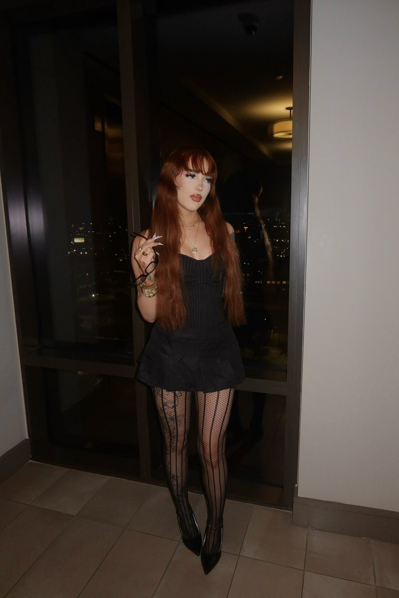 imagine me on my knees in dis outfit 😋 https://t.co/jlqrvobGuw