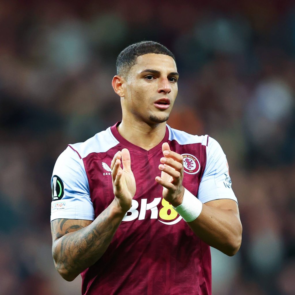 TalkingWolves's tweet photo. 🚨 #Wolves have reportedly made a £10million offer for Aston Villa's Diego Carlos with his potential move to Turkish club Fenerbahce stalling.

📰 @MailSport | #WWFC https://t.co/JN6SymUNmh