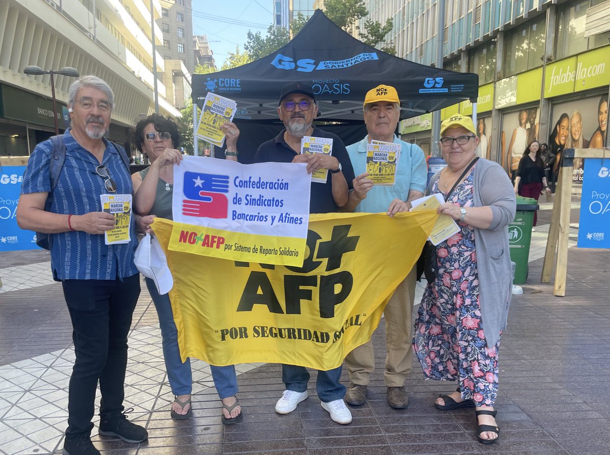 CNT_NOmasAFP's tweet photo. Propuesta de reforma de pensiones del gobierno genera un aumento marginal de las pensiones; mientras a las AFP le entregará en un primer periodo 4,5 puntos de cotización adicional y el 1,5 al cabo de 20 años. 
¡Reforma de pensiones a pedir de boca de las AFP!  #NOmasGatoXLiebre
#NiUnPesoMasALasAFP #PGUmujerAlos60 #NOmasAFP

#OlmueEnTVN #PlanPerfectoCHV
LosJaivas Cadem