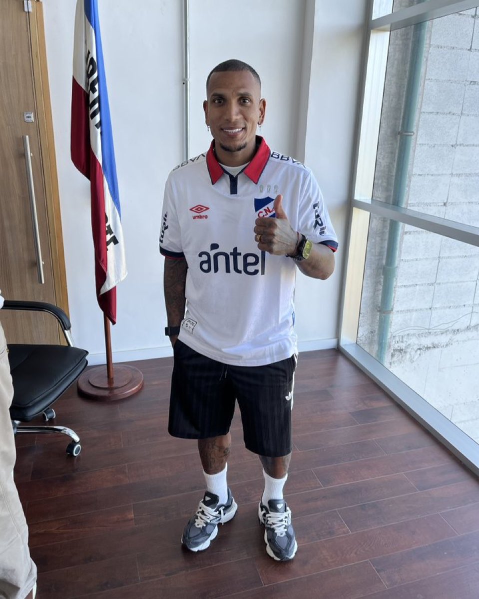 AgrielEsteban's tweet photo. 𝘽𝘼𝙅𝘼 𝘿𝙀 𝙐́𝙇𝙏𝙄𝙈𝙊 𝙈𝙊𝙈𝙀𝙉𝙏𝙊 🔵⚪️🔴

Rómulo Otero tuvo una situación familiar y no podrá estar presente en el clásico de hoy entre #Nacional y #Peñarol 

ℹ️ El venezolano fue informado acerca de un tema de salud de su hija. El club tricolor lo liberó. https://t.co/vWOI03nlm4