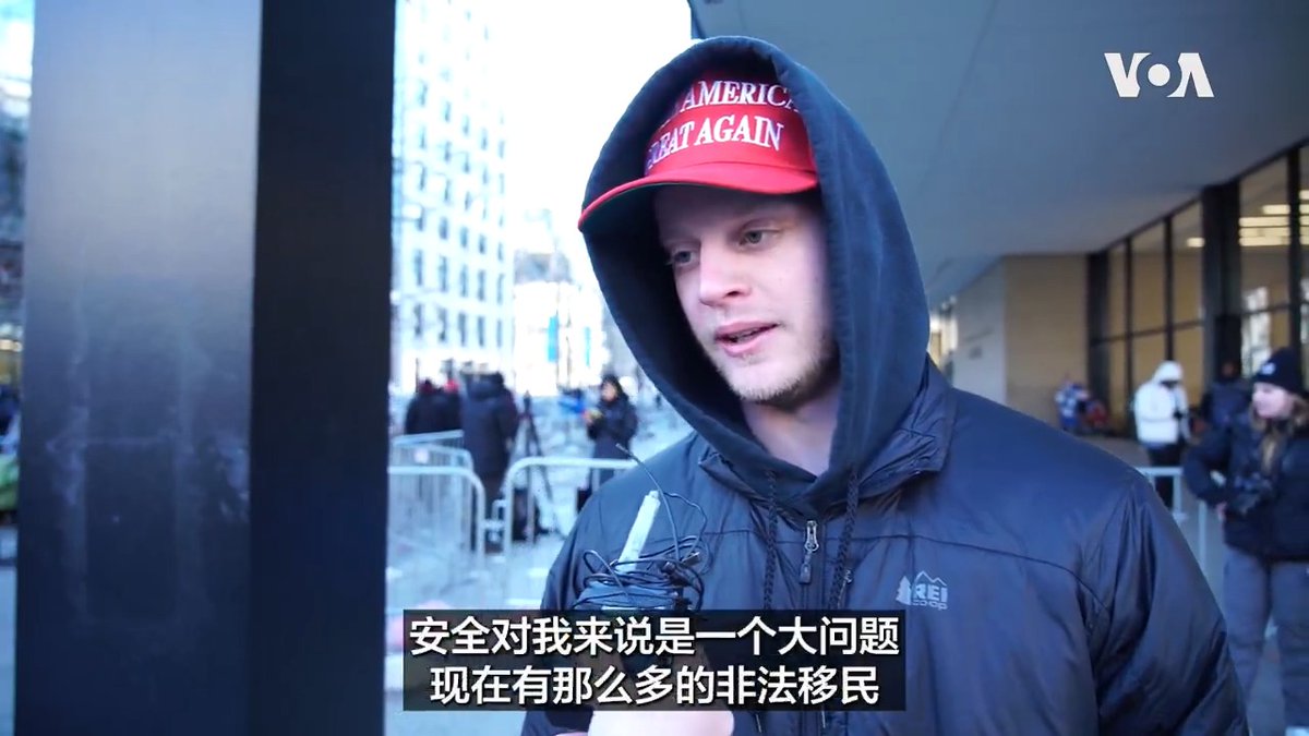 #现场直击 1月20日，成千上万民众在第一资本体育馆(Capital One Arena)观看唐纳德·特朗普总统的就职仪式。美国之音记者许湘筠在那里采访了一些民众，看看他们在内政外交上希望特朗普新政府有哪些作为。更多: https://t.co/0TTL14yzJc https://t.co/fQqPuJYmDl