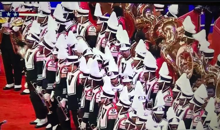 This Mississippi Valley State Band killed it!!! 300 students .. There’s some Proud parents in America Today!!