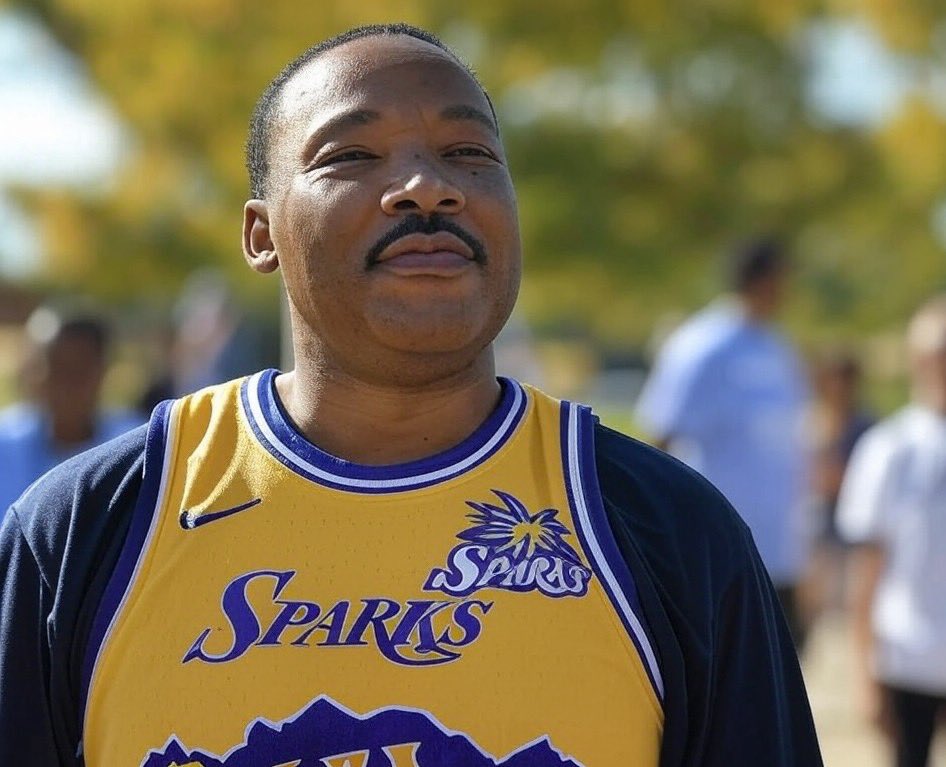 TheLakersAve's tweet image. ⚡️LA Sparks honor Dr. MLK Jr. Join LAS⚡️
 in volunteering for equality &amp;amp; justice. 🙏

ℹ️: bit.ly/3CsvECt #MLKDay #MLKInColor