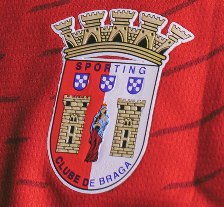 Esta gala tinha tudo para ser incrível de inicio ao fim.

A maneira como arruinaram o hino, que personifica a história e demonstra a grandeza do SC Braga não está descrita. O SC Braga vive essencialmente dos seus valores, história e cultura própria! 

Respeitem o SC BRAGA!