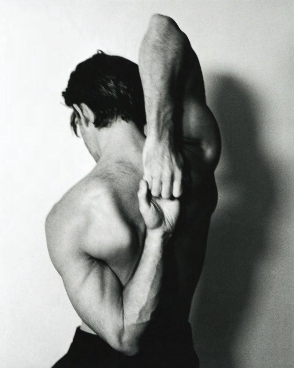 fellowvampires's tweet photo. jonathan bailey body tea>>> https://t.co/fT0buFUbiJ