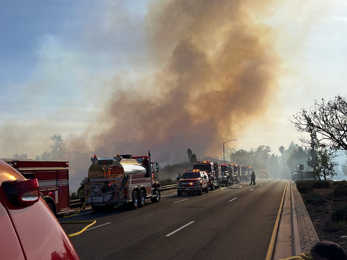 #Teamwork makes a tough job manageable. It doesn't rhyme, but it keeps us safe! Great job by Unified Command &amp; responding agencies to keep #TedWilliamsFire from spreading. Crews mopping up hot spots, so please be careful in the area of Ted Williams Parkwy and Pomerado Road.