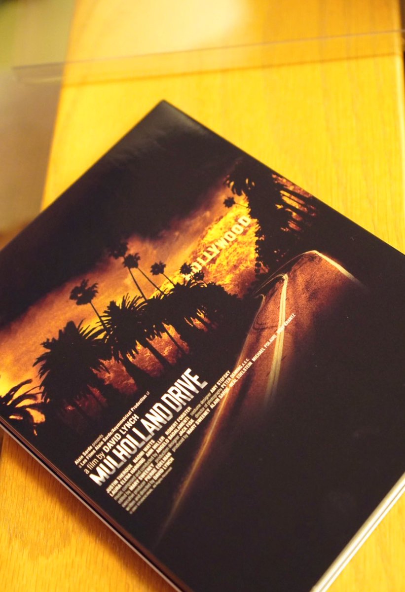 HIDEO_KOJIMA_EN's tweet image. I still couldn't fill the hole left in my heart. So last night, I watched "Mulholland Drive" again, this time in the 4K remastered Blu-ray edition, as a tribute.