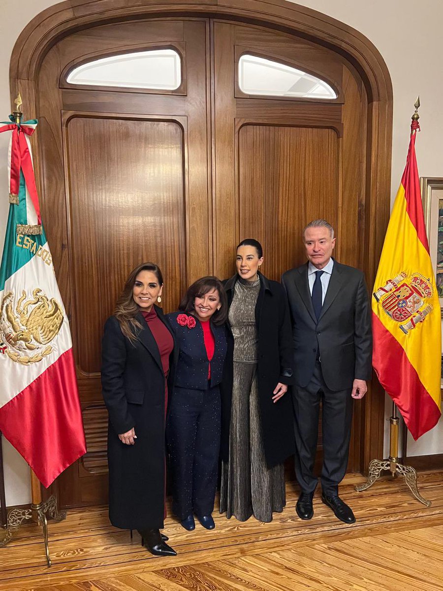 Sostuve una excelente reunión con motivo de la FITUR, junto con la Secretaria de Turismo de México, Josefina Rodríguez, las gobernadoras de Quintana Roo, Mara Lezama, y de Tlaxcala, Lorena Cuéllar, en la que se destacó la importante presencia que tendrá México en el evento.