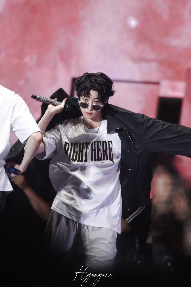 mingghoe's tweet photo. feeling way too much from this minghao, he’s the hottest and it’s undeniable https://t.co/9lkYfusn15